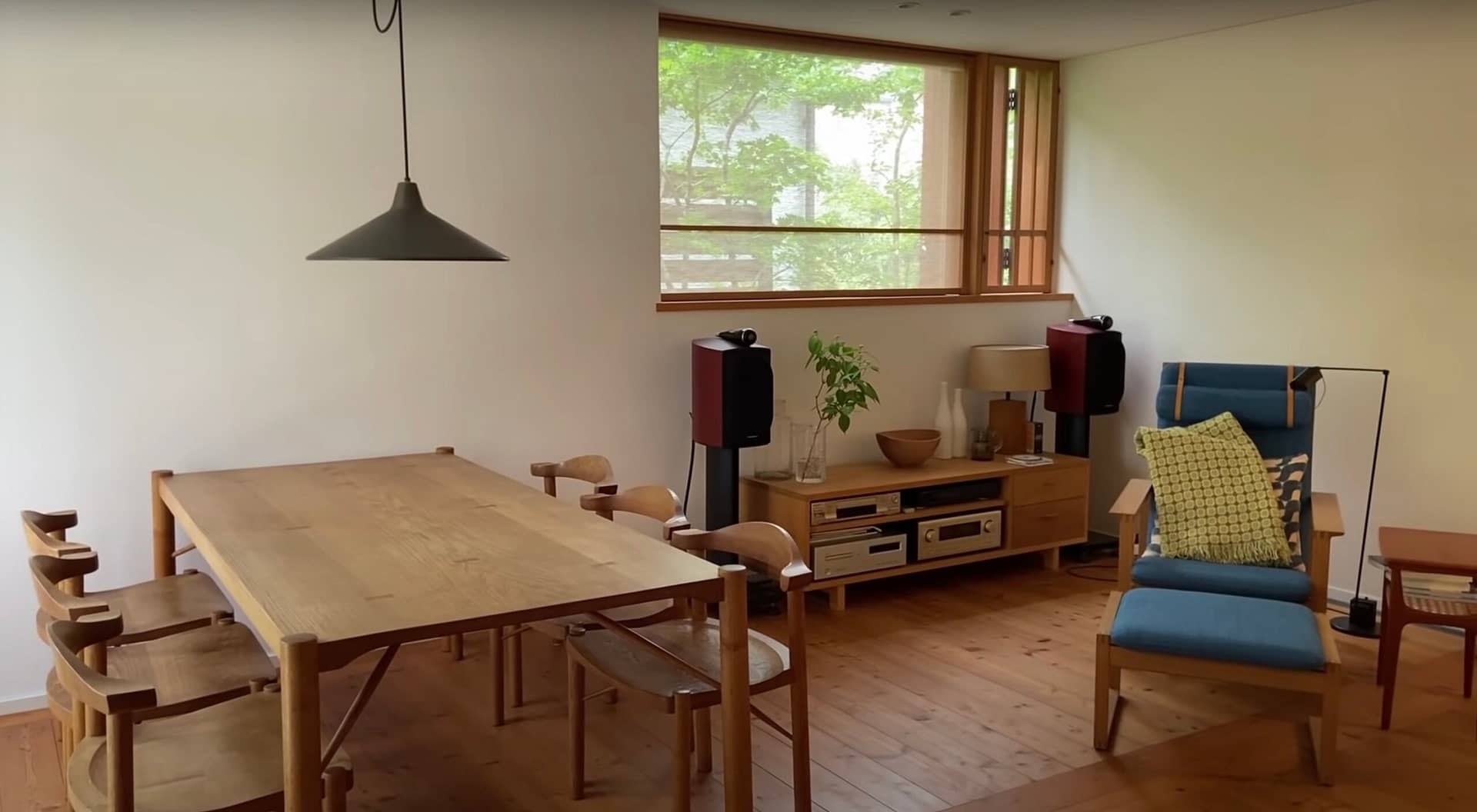 A Japanese Architect’s Cozy 2 Stories Timber House